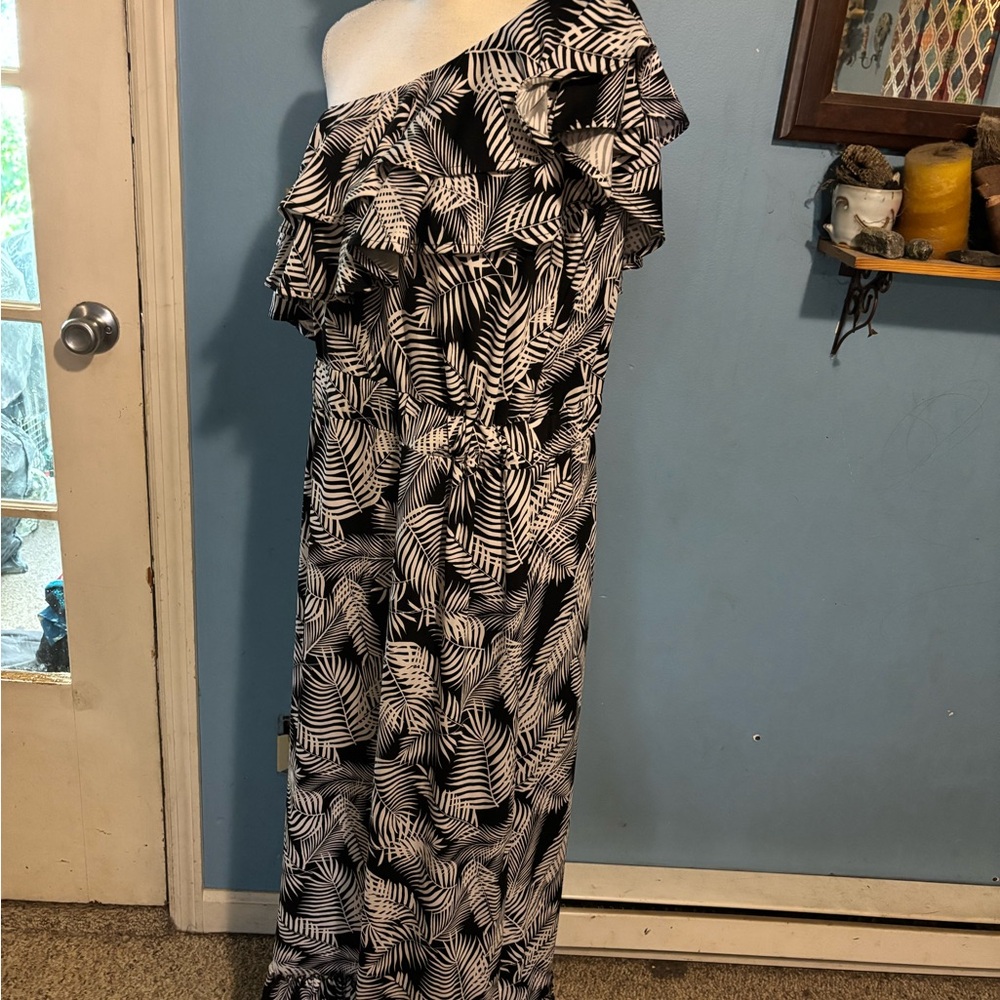 Signature Collection, One Shoulder, Ruffle, Maxi Dress - Picture 4 of 8
